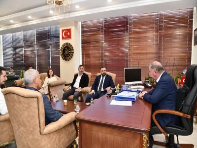 Birlik Başkanımız Sn. Ali Yüce ve Yönetim Kurulu üyelerimizden oluşan heyetimiz Isparta Ticaret ve Sanayi Odası Başkanımız Sn. Metin Çelik’i makamında ziyaret etmişlerdir.