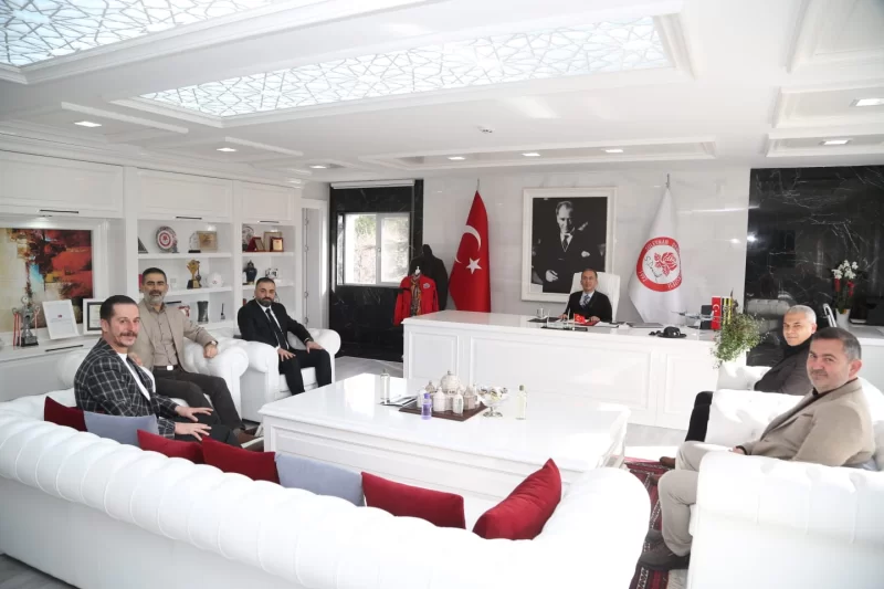 Isparta Müteahhitler Birliği Başkanı Ali Yüce ve Yönetim Kurulu Üyelerimiz ile Birlikte Süleyman Demirel Üniversitesi Rektörü Prof. Dr. Sn. Mehmet Saltan'ı Makamında Ziyaret Ettik.